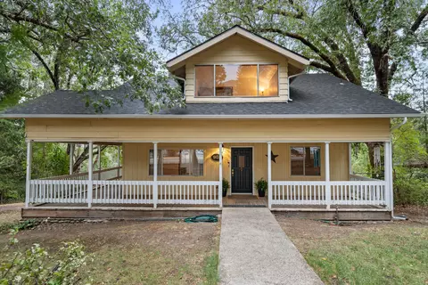 904 N 5th Ave, Gold Hill, OR 97525