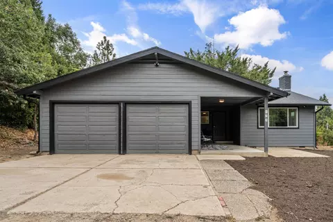 625 Kellogg St, Gold Hill, OR 97525