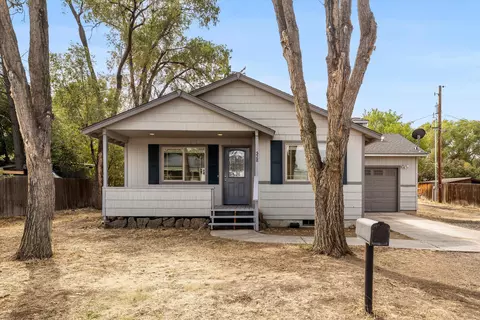 528 SE Cascade Ave, Redmond, OR 97756