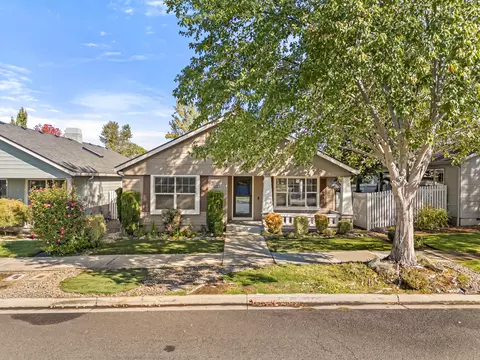 3353 Hidden Springs Dr, Medford, OR 97504
