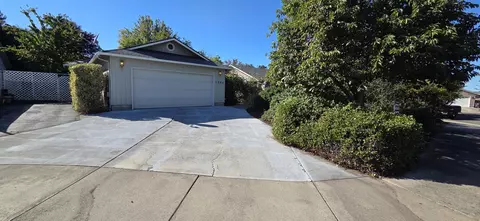 1385 Aspen St, Medford, OR 97501