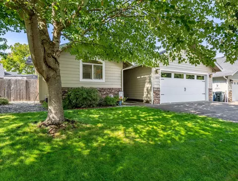 1282 Angler Ln, Grants Pass, OR 97527