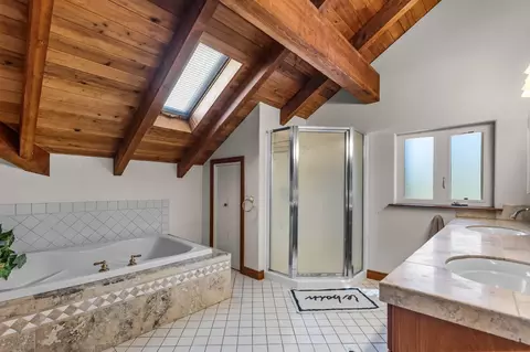 Bath - 61235 Ward Rd, Bend, OR 97702 photo 3 of 5