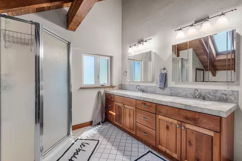Bath - 61235 Ward Rd, Bend, OR 97702 photo 4 of 5