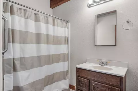 Bath - 61235 Ward Rd, Bend, OR 97702 photo 2 of 5
