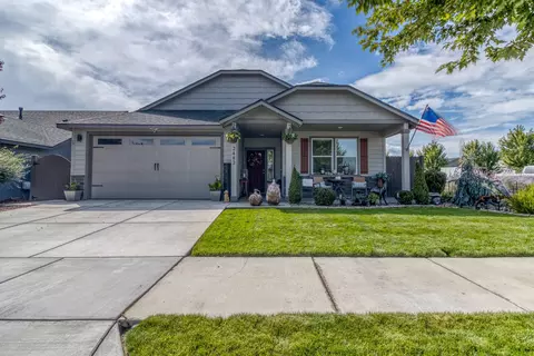 2482 NW Ivy Ave, Redmond, OR 97756