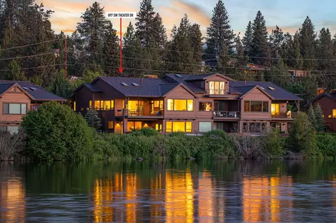 897 SW Theater Dr, Bend, OR 97702