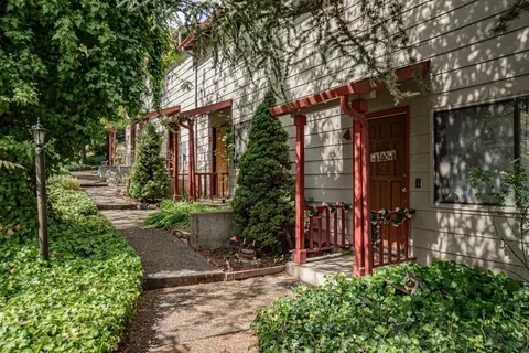 330 High St #1-4, Ashland, OR 97520