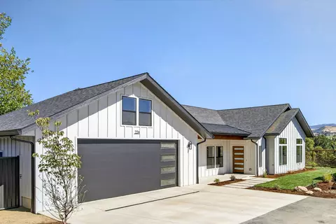 224 Alicia St, Ashland, OR 97520