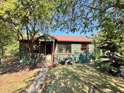 106 N 1st St, Talent, OR 97540