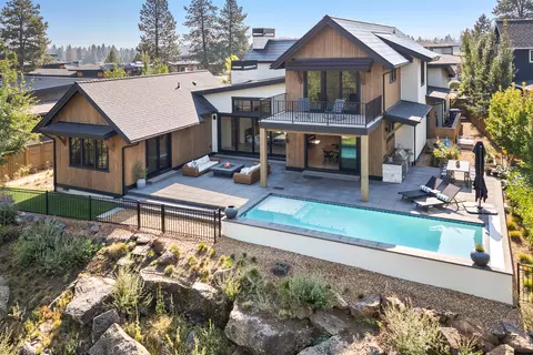3018 NW Tharp Ave, Bend, OR 97703