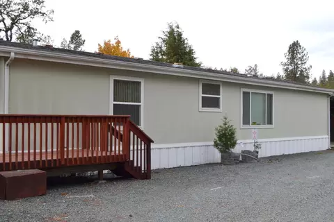 965 Galice Rd #SPC 11, Merlin, OR 97532