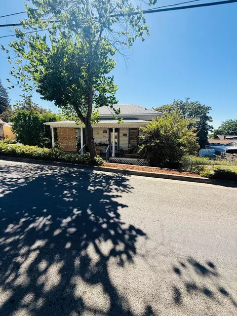 711 N Main St, Brownsville, OR 97327