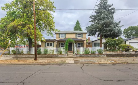 854 W 2nd St, Medford, OR 97501
