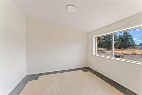 Bedroom - 17845 Plainview Rd, Bend, OR 97703 photo 4 of 4
