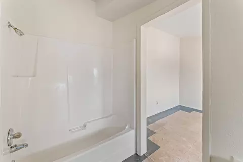 Bath - 17845 Plainview Rd, Bend, OR 97703 photo 5 of 5