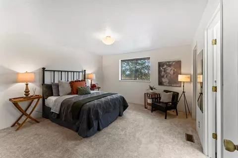 Bedroom - 17845 Plainview Rd, Bend, OR 97703 photo 1 of 4