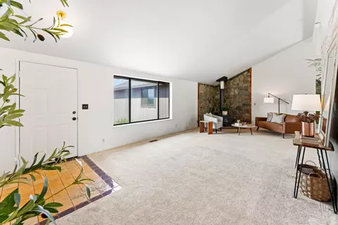 Living - 17845 Plainview Rd, Bend, OR 97703 photo 3 of 4
