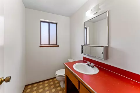 Bath - 17845 Plainview Rd, Bend, OR 97703 photo 3 of 5