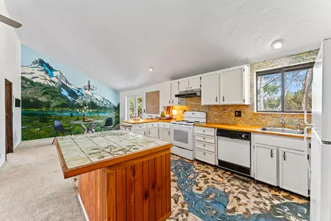Kitchen - 17845 Plainview Rd, Bend, OR 97703 photo 1 of 2