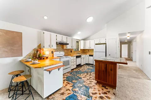 Kitchen - 17845 Plainview Rd, Bend, OR 97703 photo 2 of 2