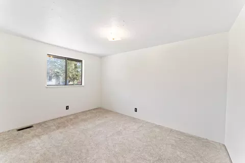 Bedroom - 17845 Plainview Rd, Bend, OR 97703 photo 3 of 4