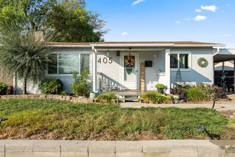 405 N 9th St, Central Point, OR 97502