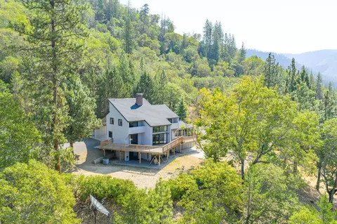 3013 Galls Creek Rd, Gold Hill, OR 97525