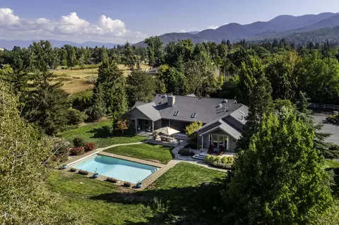211 Normal Ave, Ashland, OR 97520