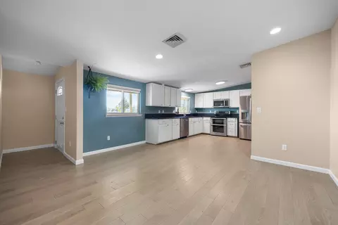 Living - 66405 Cline Falls Rd, Bend, OR 97703 photo 2 of 5