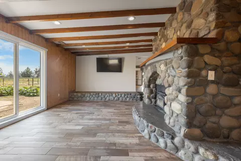 Living - 66405 Cline Falls Rd, Bend, OR 97703 photo 3 of 5