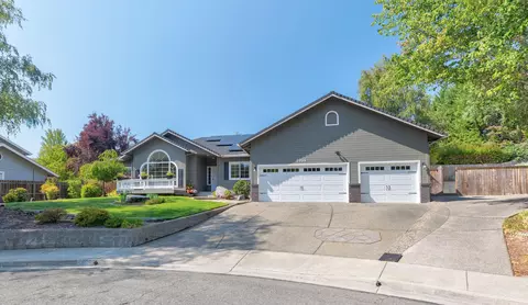 2034 NW Sarum Cir, Grants Pass, OR 97526