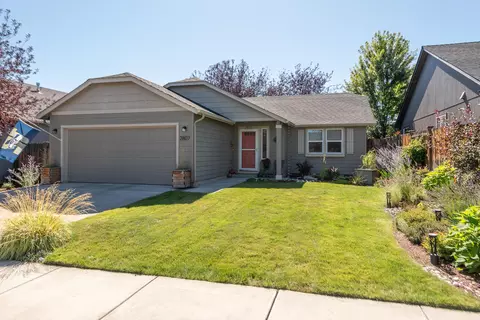 2807 NE Spring Water Pl, Bend, OR 97701