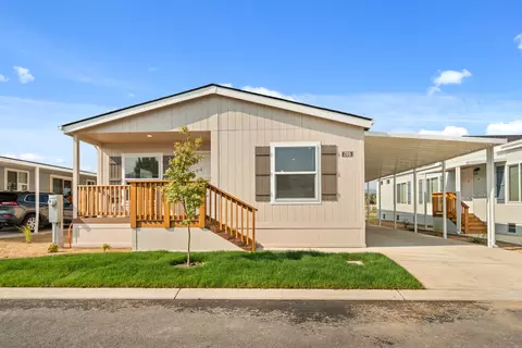 300 Luman Rd #205, Phoenix, OR 97535
