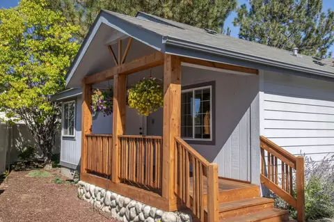 498 N Wheeler Loop, Sisters, OR 97759 photo 2