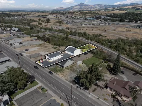 133 S Main St, Phoenix, OR 97535 photo 61