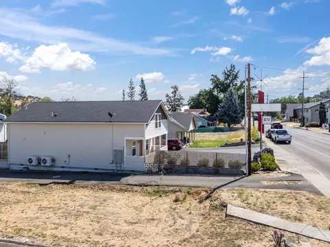 133 S Main St, Phoenix, OR 97535 photo 50