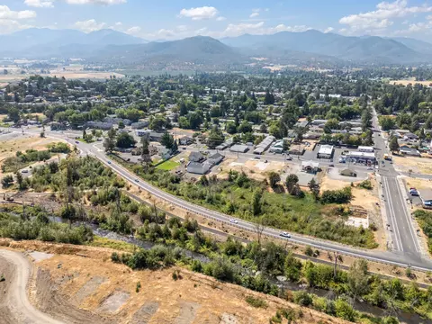 133 S Main St, Phoenix, OR 97535 photo 53