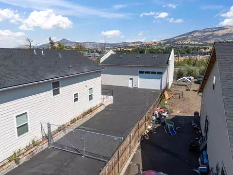 133 S Main St, Phoenix, OR 97535 photo 43