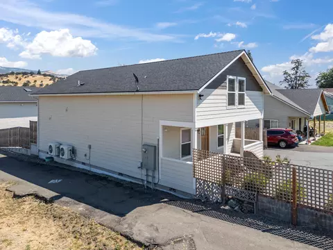 133 S Main St, Phoenix, OR 97535 photo 49