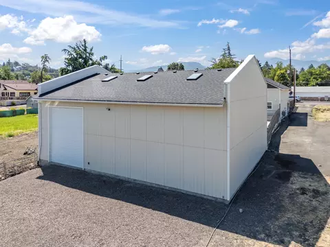 133 S Main St, Phoenix, OR 97535 photo 47