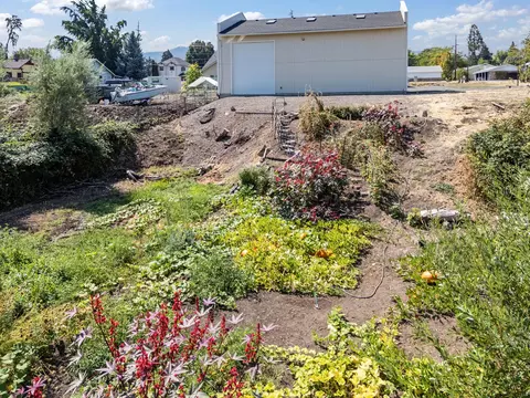 133 S Main St, Phoenix, OR 97535 photo 48