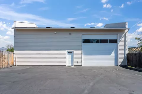 133 S Main St, Phoenix, OR 97535 photo 32