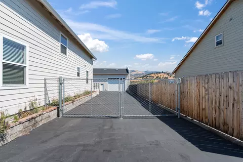 133 S Main St, Phoenix, OR 97535 photo 39