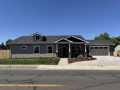 1322 Orchard Home Dr, Medford, OR 97501