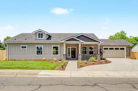 1322 Orchard Home Dr, Medford, OR 97501