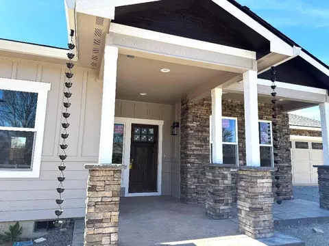 1322 Orchard Home Dr, Medford, OR 97501
