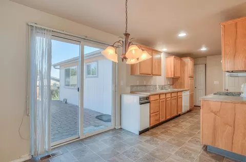 Kitchen - 3318 Hoona Dr, Bend, OR 97701 photo 1 of 3