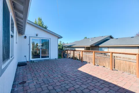 Exterior - 3318 Hoona Dr, Bend, OR 97701 photo 10 of 11