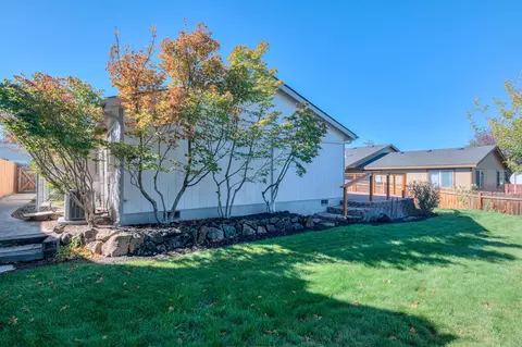 Exterior - 3318 Hoona Dr, Bend, OR 97701 photo 7 of 11